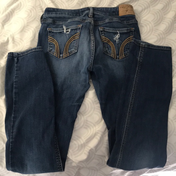 Slightly distressed Hollister blue jeans - Picture 4 of 4